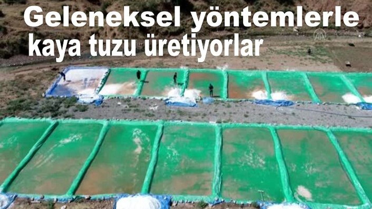 Geleneksel yöntemlerle kaya tuzu üretiyorlar