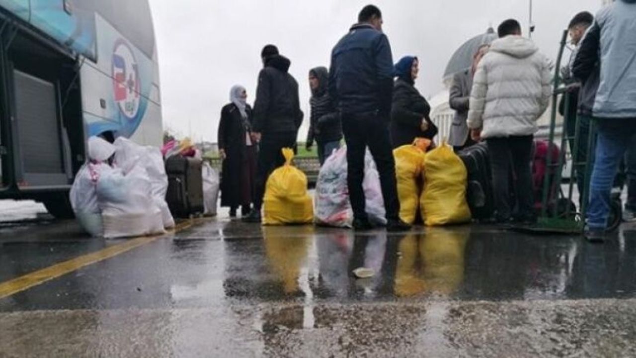 Öğrencilere çevre bilinci aşılamak için böceklere tuğladan yuva yaptılar