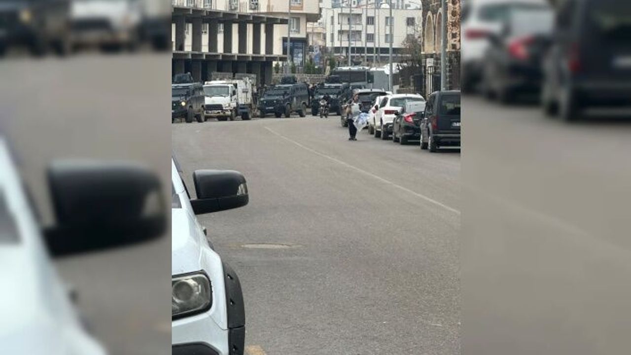 İdil Belediyesinin önünde yoğun güvenlik önlemi