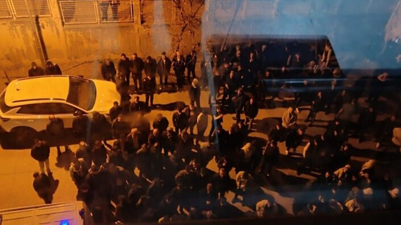 Cizre'de bıçaklı kavgada 1 genç hayatını kaybetti
