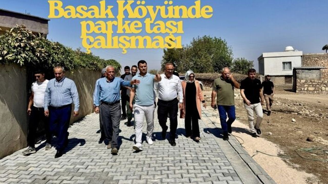 Ak Parti ilçe Başkanı Parke taşı çalışmasını denetledi