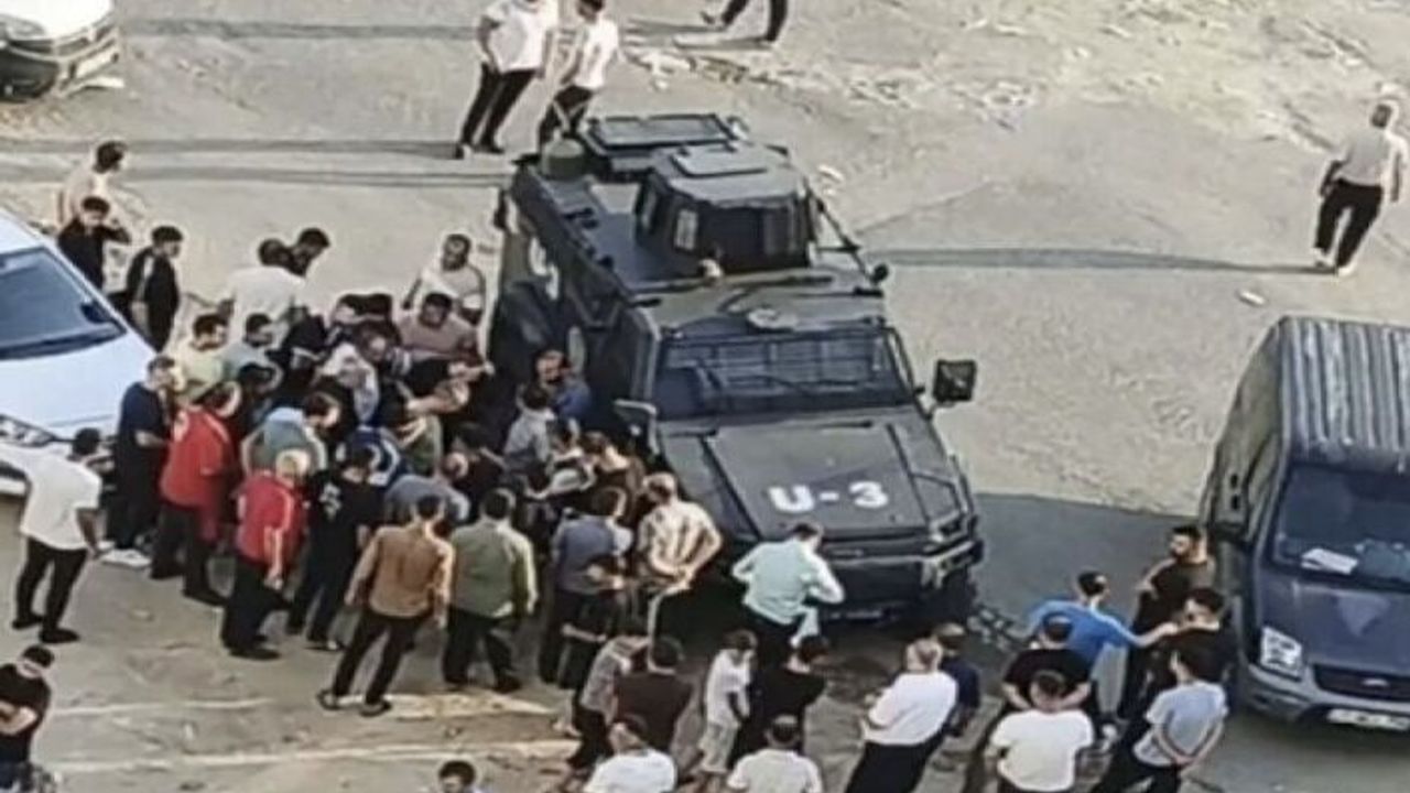 Durakta silahlı saldırı 1 kişi hayatını kaybetti