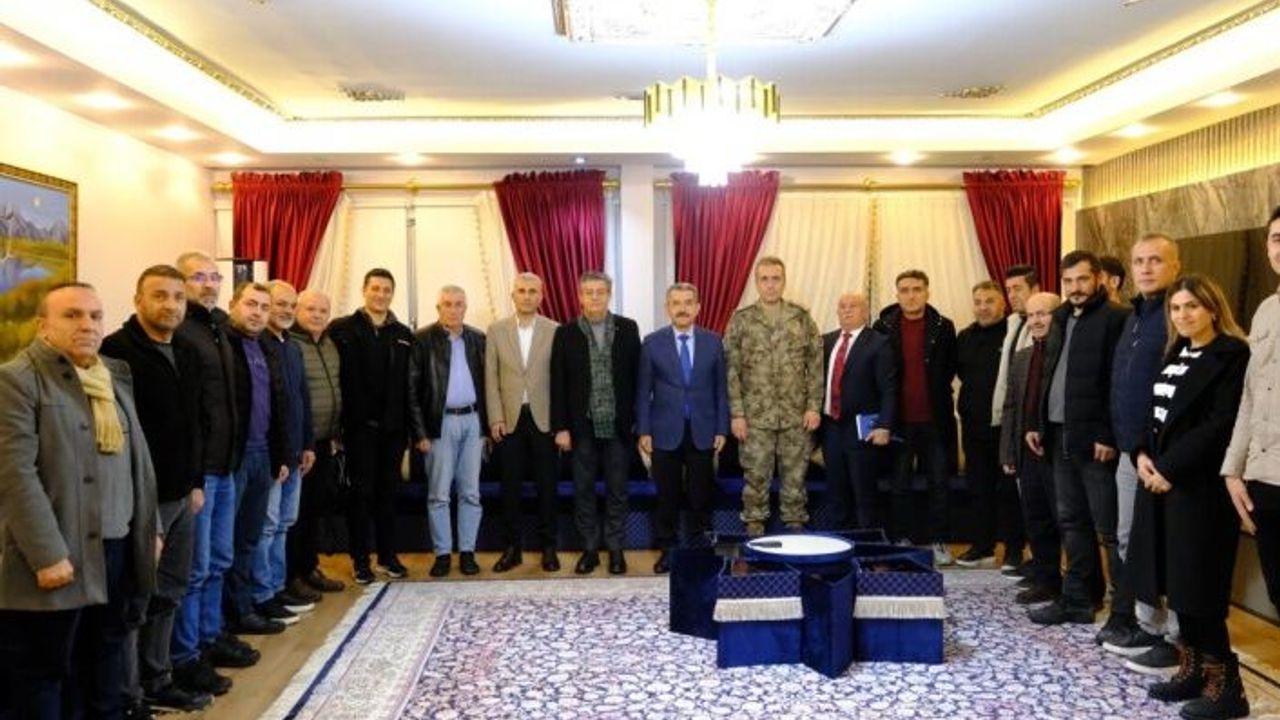 Vali Ekici Gazetecilerle bir araya geldi