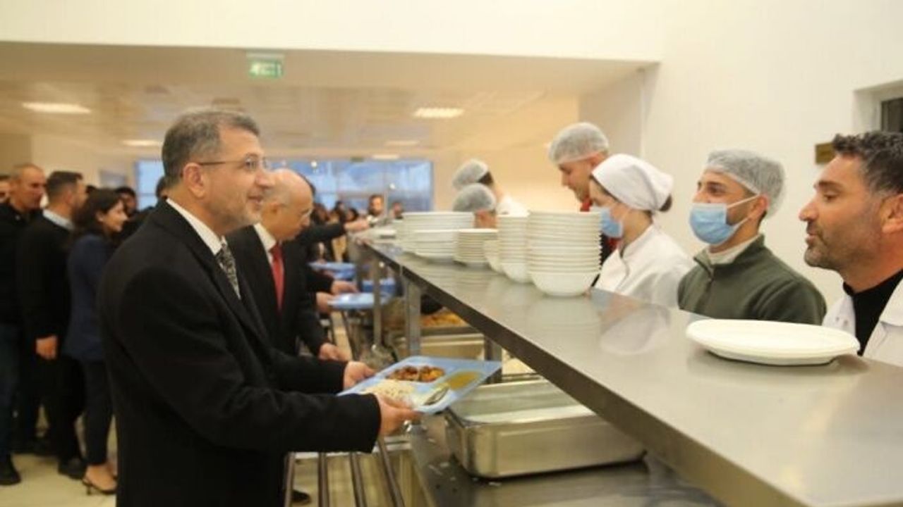 Rektör Yarka Öğrencilerle iftarda bir araya geldi