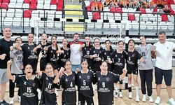 Idil Gençlik Spor Hentbol takımı Türkiye’de ilk 8’e kaldı