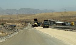 İdil Cizre karayolunda asfalt çalışmasına başlandı