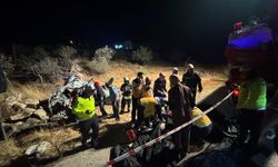 Acı Kaza : 7 Kişi hayatını kaybetti 13 yaralı