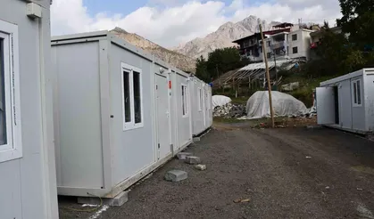 Beytüşşebap'ta sel mağduru 30 aile için konteynerler yerleştirildi