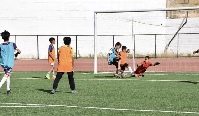 Genç futbolcular seçmeleri başladı