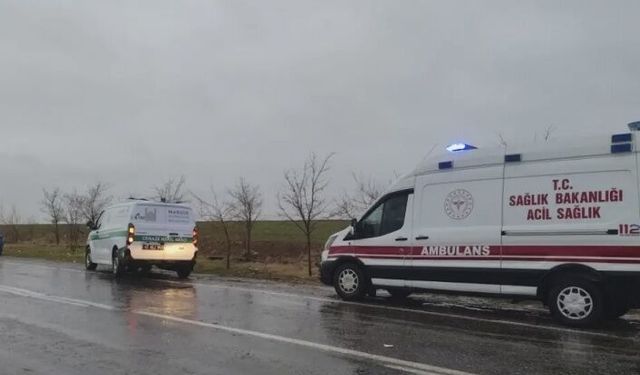 TIR Otomobil çarpıştı 2 ölü 2 ağır yaralı