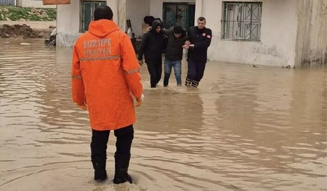 Sağnak yağış felç etti