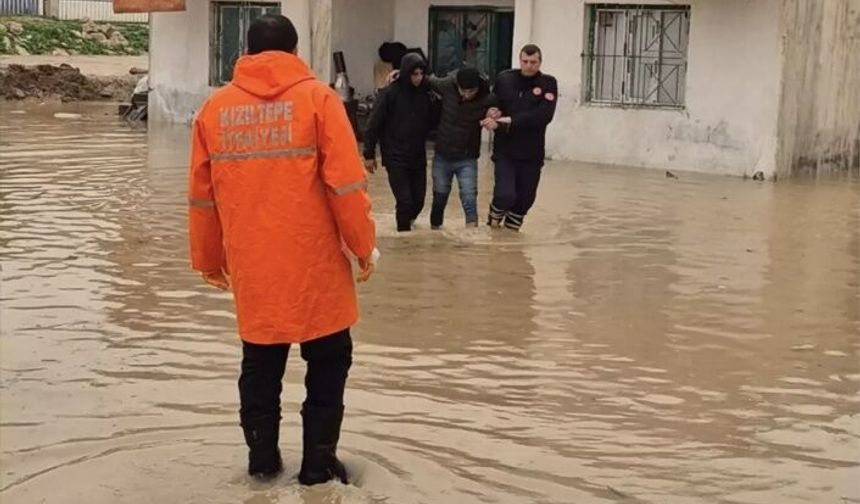 Sağnak yağış felç etti