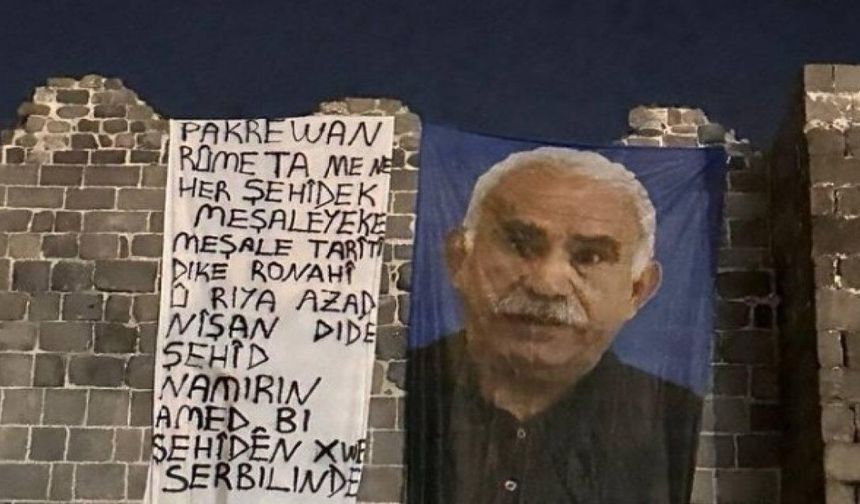 Diyarbakır Surlarına Abdullah Öcalan posteri asıldı
