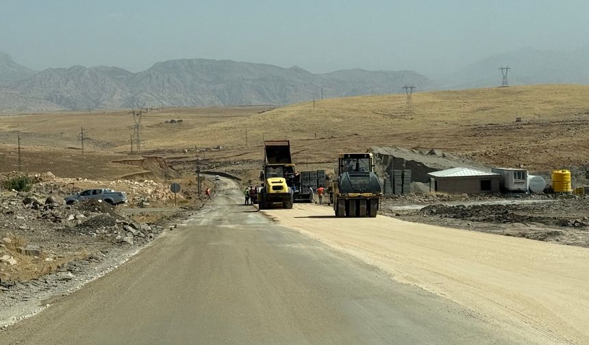 İdil Cizre karayolunda asfalt çalışmasına başlandı