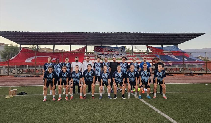 Kaymakam’dan Futbolcu kadınlara ziyaret