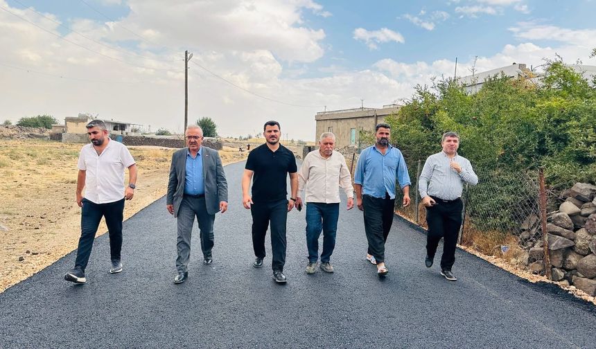 Ali Genç Açma Köyünde asfalt çalışmasını inceledi