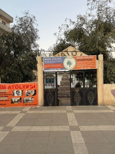 İlona Sanat Atölyesi öğrencileri